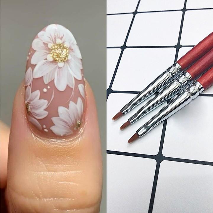 Cọ tròn vẽ hoa cúc trên móng tay là một trong những kỹ năng nghệ thuật nail phổ biến nhất hiện nay. Với những cọ vẽ hoa cúc chuyên dụng, bạn có thể tạo ra những thiết kế móng tay tuyệt đẹp và sáng tạo. Hãy truy cập vào ảnh để khám phá những kỹ năng vẽ hoa cúc trên móng tay đầy thú vị này.