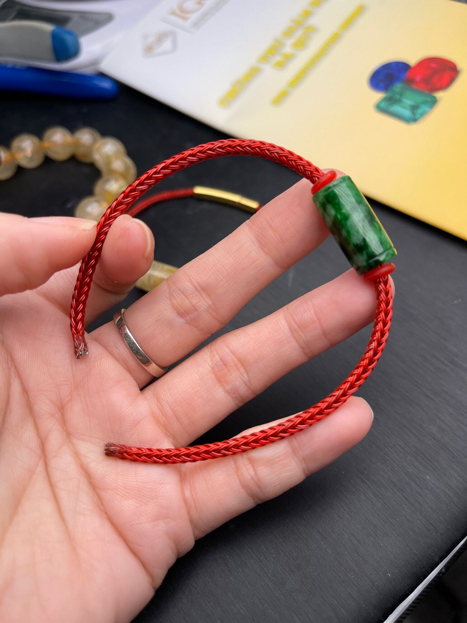 Combo vòng tay lu ngọc và tóc vàng