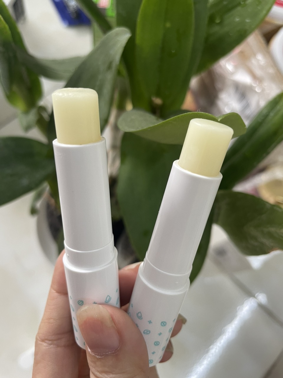 Son dưỡng ẩm mềm môi không màu goongbe moisture lip balm