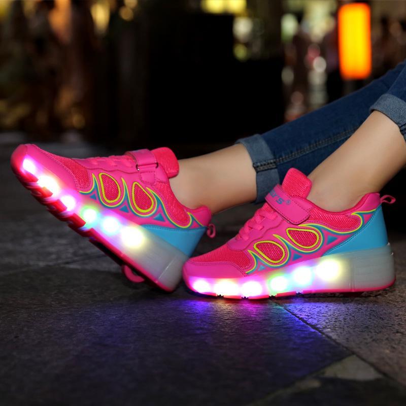 Giày sneaker nữ và trẻ em có bánh trượt loại có đèn LED