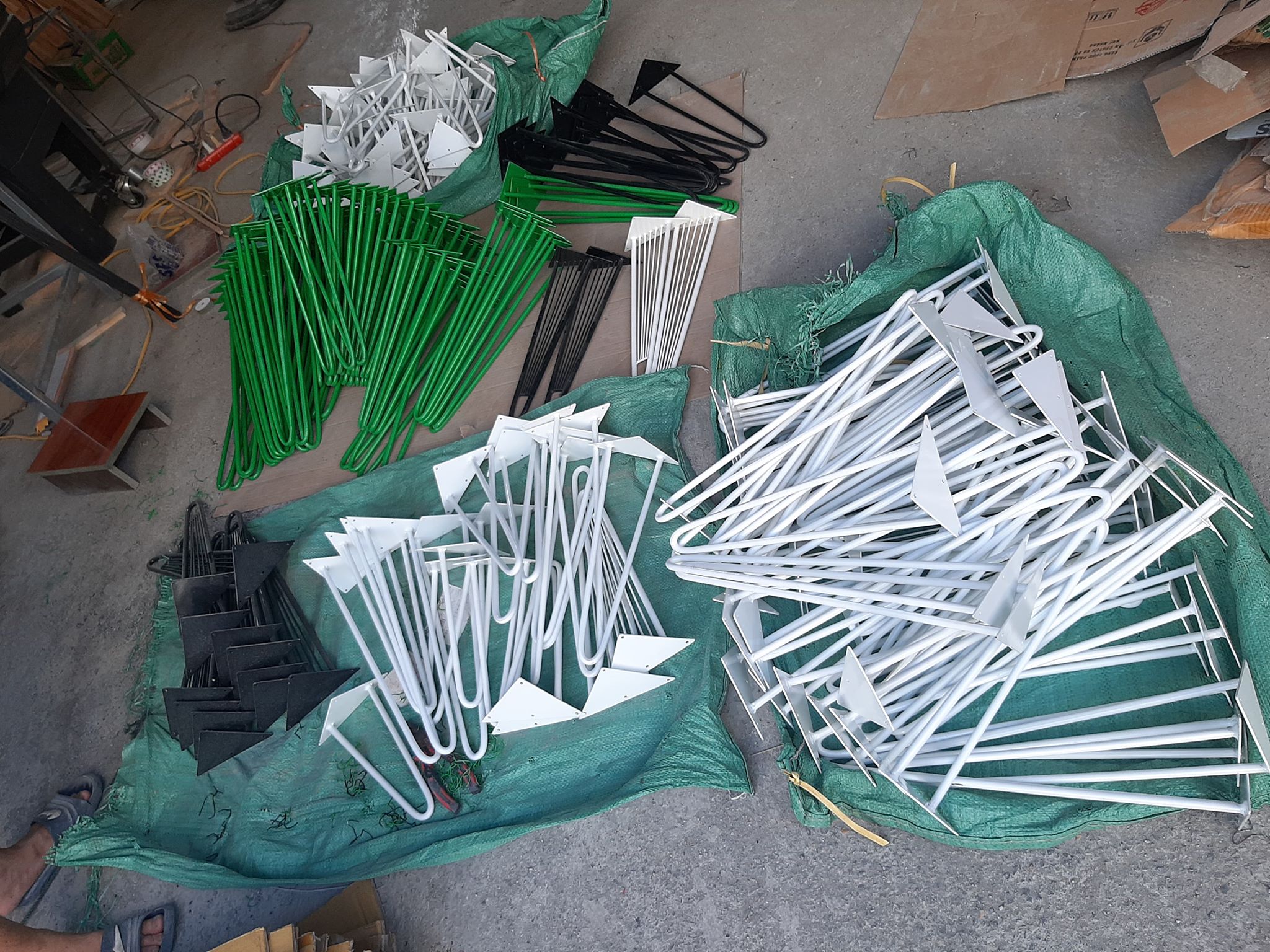 Chân Bàn Sắt Hairpin