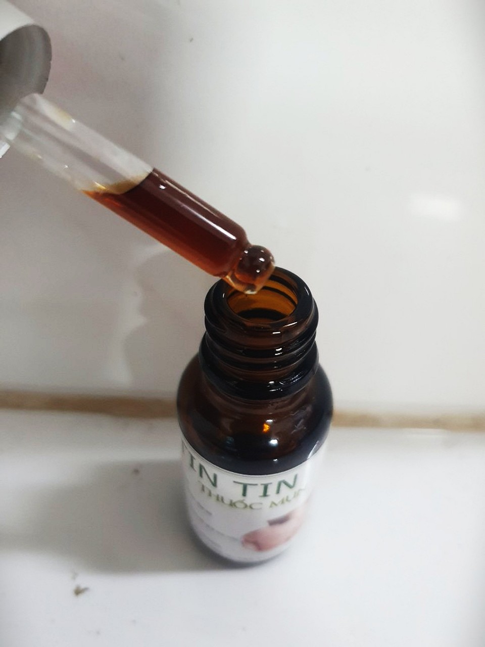Kem mụn TinTin 20ml - giảm sẹo rỗ, thâm mụn , làm mờ nám, tàn nhang - Cao Mụn Sâm đỏ