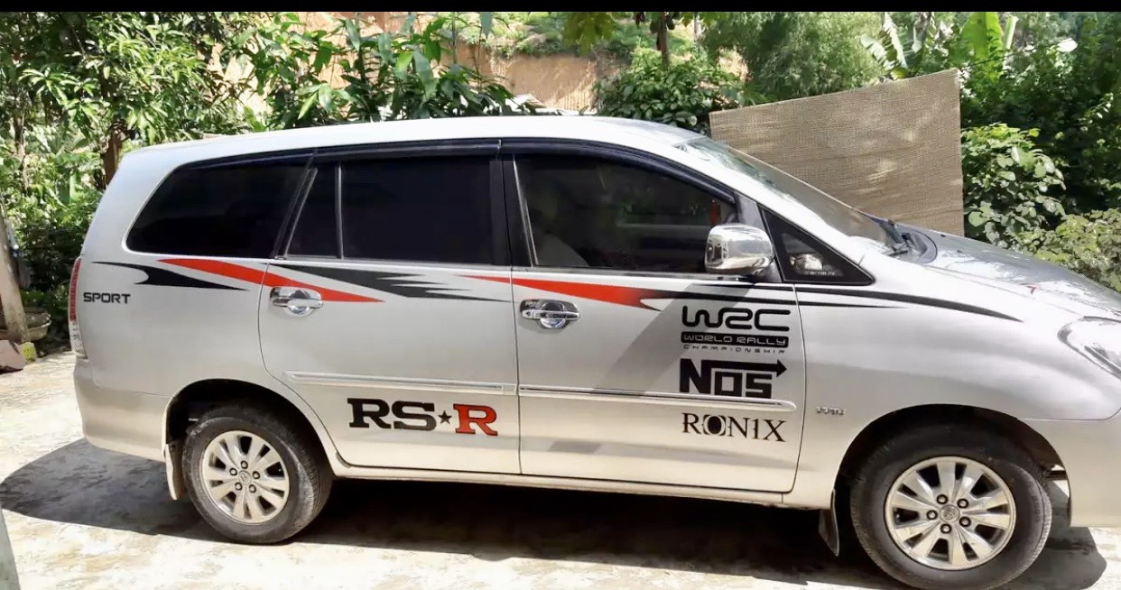 Tem Dán Sườn Xe Innova