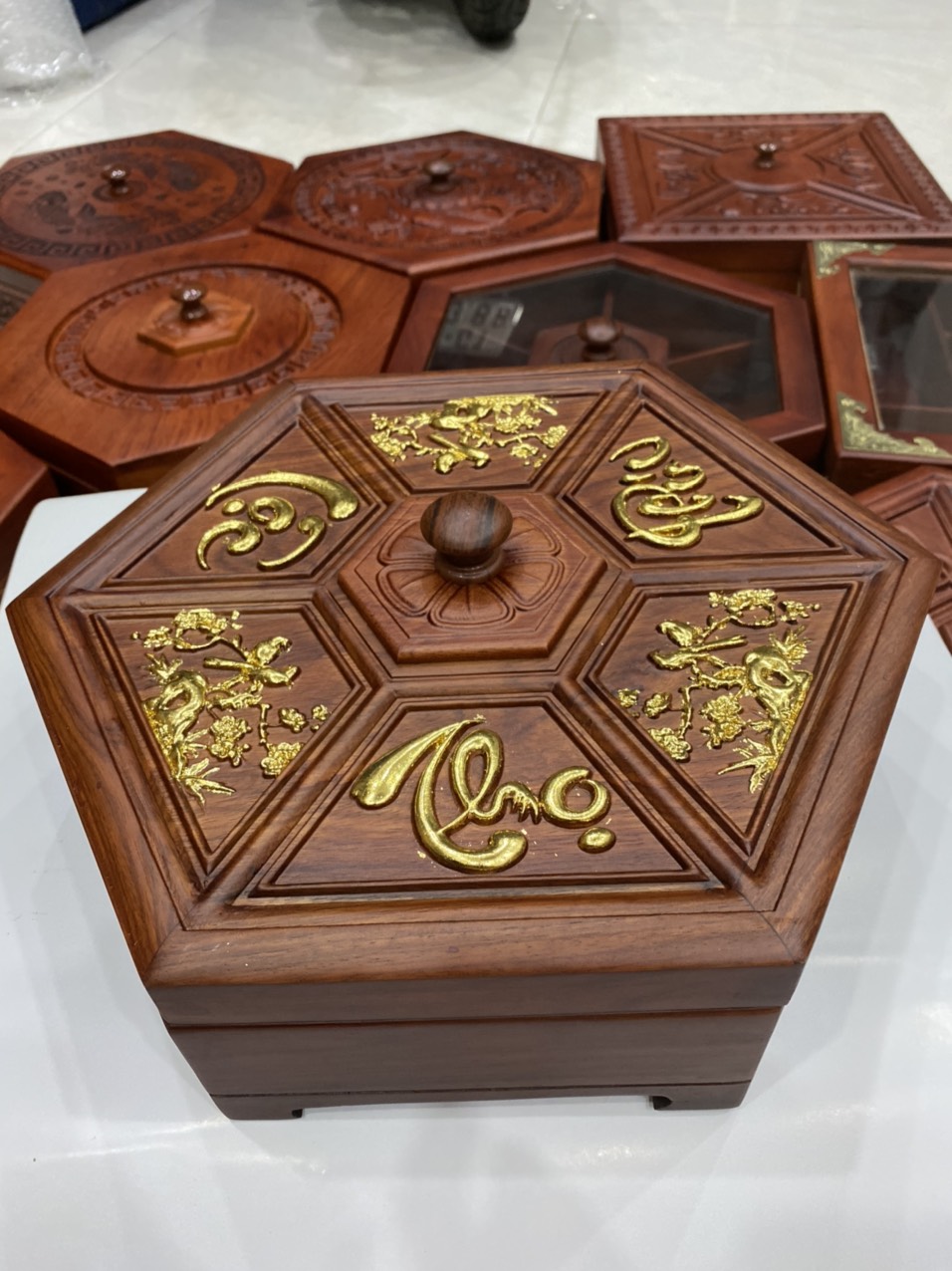 Hộp đựng bánh Kẹo Ngày Tết bằng Gỗ Hương Cao Cấp Phúc Lộc Thọ- thêm độ sang trọng ngày tết - khay đựng bánh kẹo ngày tết - khay đựng mứt