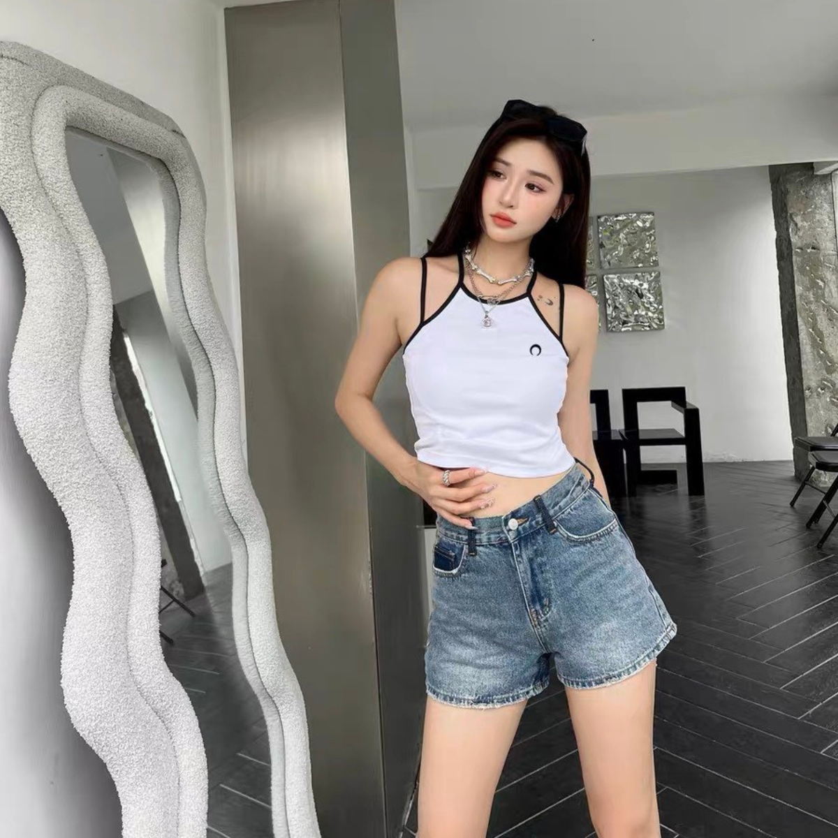 Áo croptop sát nách viền pinkstore29 cổ kiểu yếm, thêu mặt trăng a5764