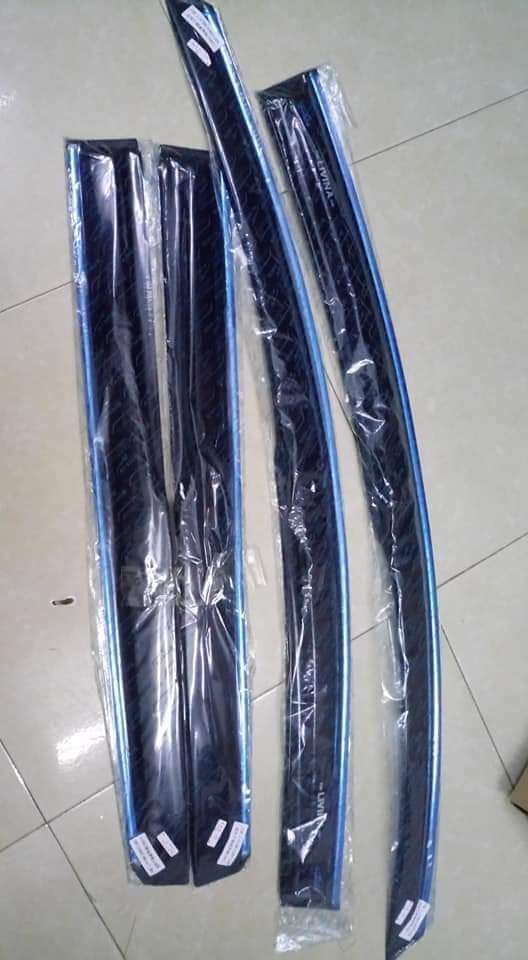 Vè che mưa nissan livina đời 2010-1014. dán keo 3m loại đặc biệt siêu dính.