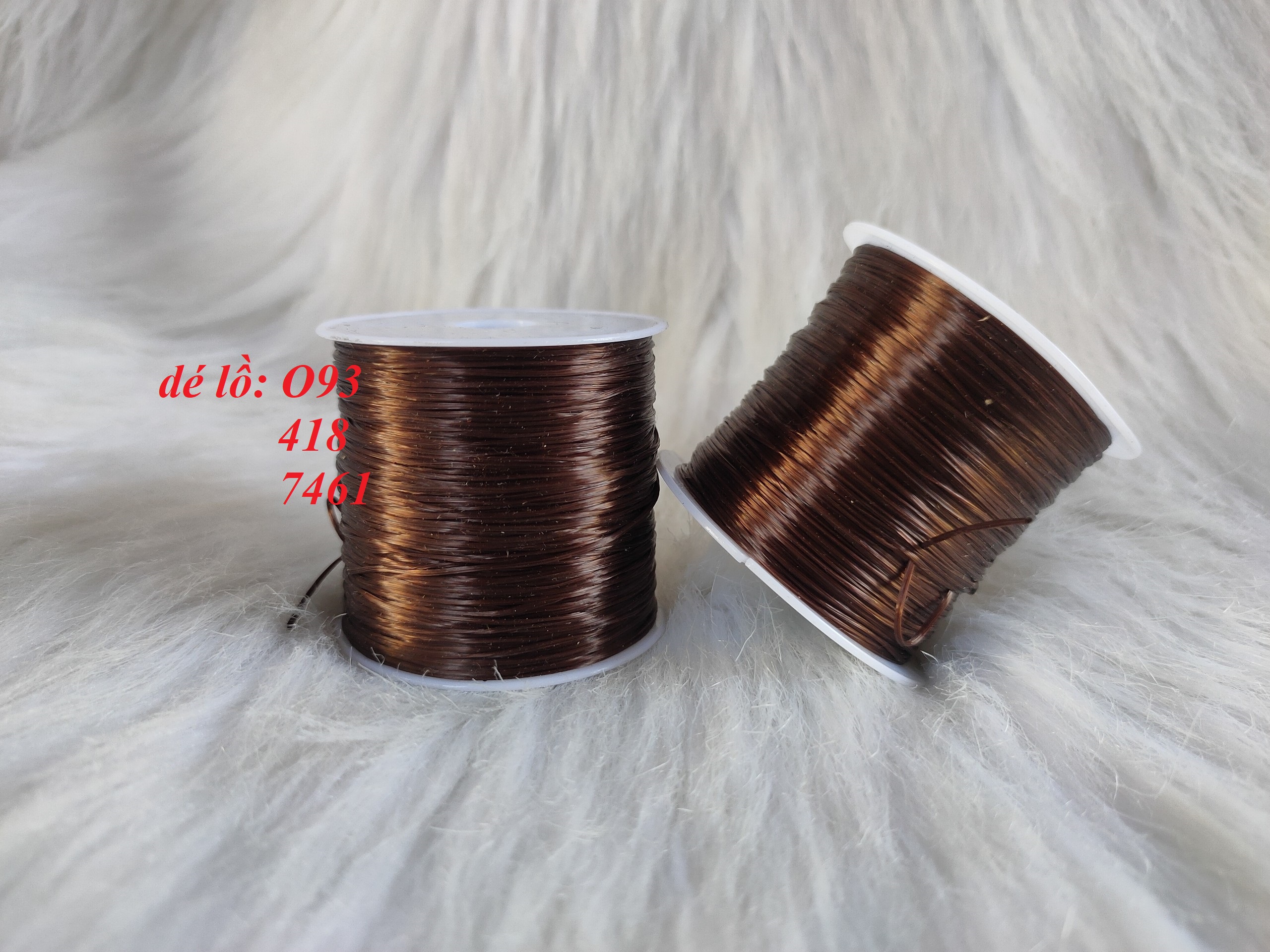 Cuộn chỉ nối tóc màu nâu