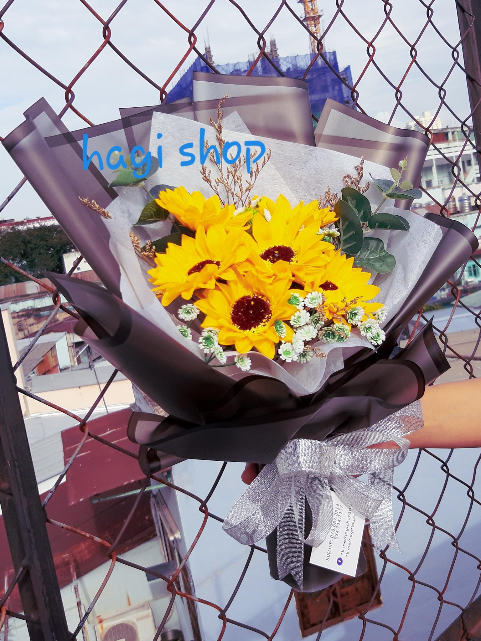 [HCM]Quà tặng lễ tốt nghiệp hoa sáp thơm 6 bông kèm cỏ điểm