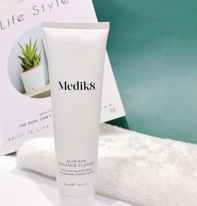 Sữa Rửa Mặt AHA/BHA Medik8 Surface Radiance Cleanse 150ML Giúp Làm Sạch Sâu Và Kiểm Soát Mụn