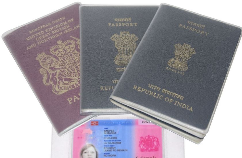 Vỏ bọc hộ chiếu passport trong suốt chất liệu PVC bền đẹp