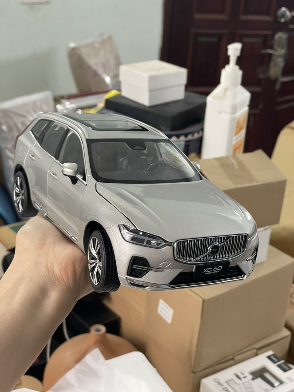 Xe mô hình volvo xc60 tỉ lệ 1:18 hợp kim cao cấp