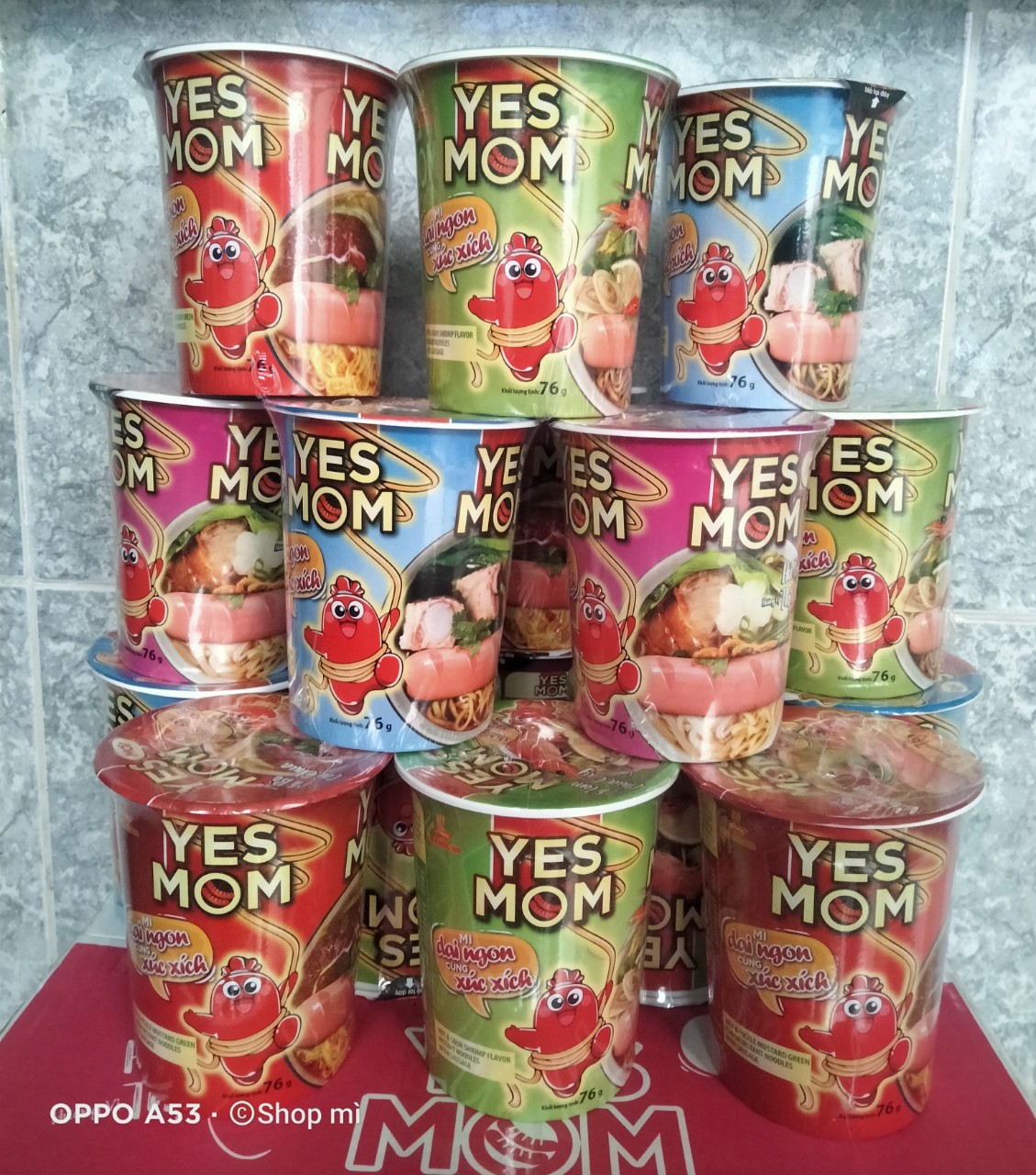 (Freeship)Thùng Mì YESMOM có xúc xích mix hỗn hợp gồm 4vị 76gr (tôm+bò+sườn)