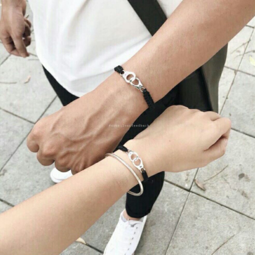 Vòng tay cặp đôi tình yêu màu bạc như hình (ảnh thật)