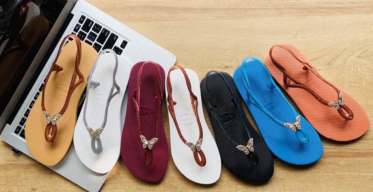 Giày Xandal nữ charm bướm hot trien êm chân thời trang nhiều màu lựa chọn
