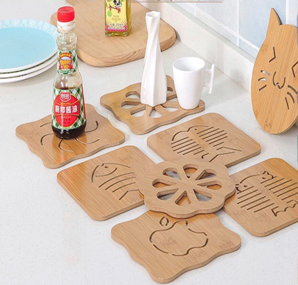 Set 10 Đế Lót Ly. Cốc, Xoong Nồi Bằng Gỗ Cách Nhiệt Chống Trơn Trượt Hoạ Tiết Sang Trọng Kích thước 15cm (Giao ngẫu nhiên)