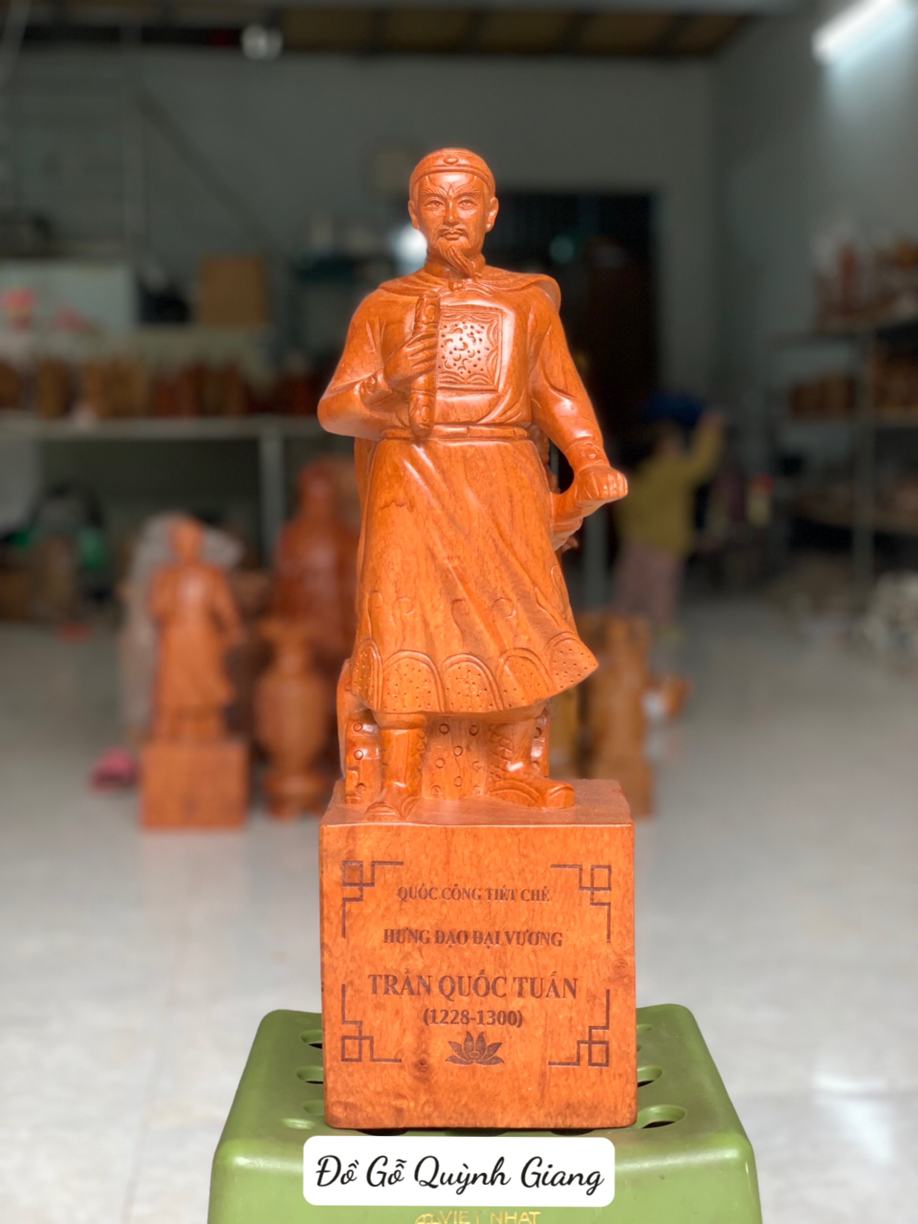 Tượng gỗ hưng đào đại vương trần quốc tuấn