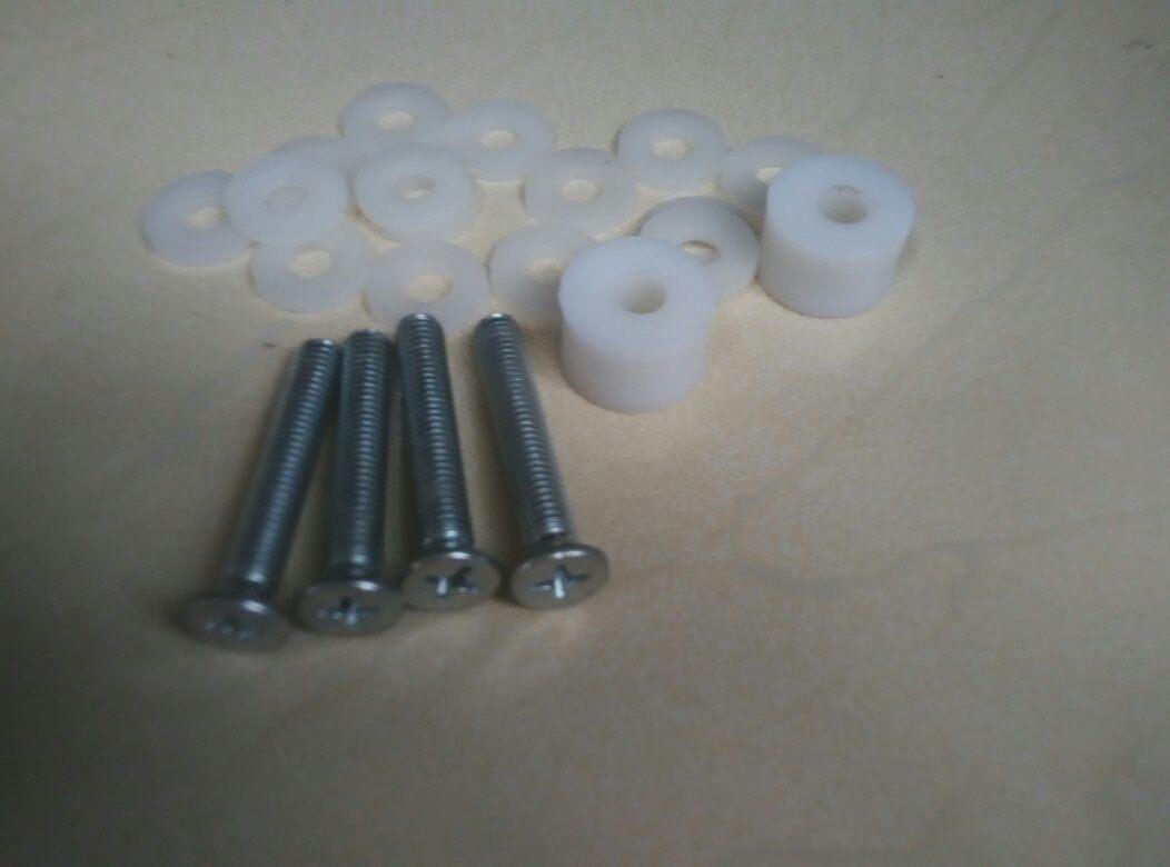 Bộ ốc vít và long đen + đệm để lắp tivi treo tường.