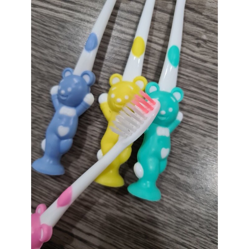 Set 4 bàn chải cute có hút chân không cho bé