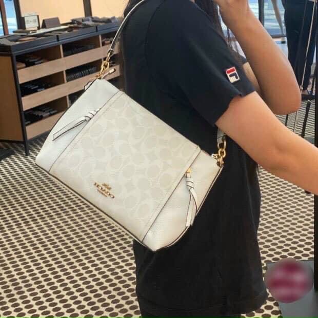 Túi Coach thanh lich dư xịn cho nàng công sở
