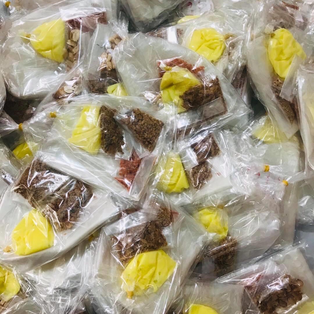 Bánh tráng phơi sương bơ Giá lẻ 6k/gói Nguyên Liêu: bánh tráng phơi sương, bơ, hành phi, đậu phộng, muối tôm.