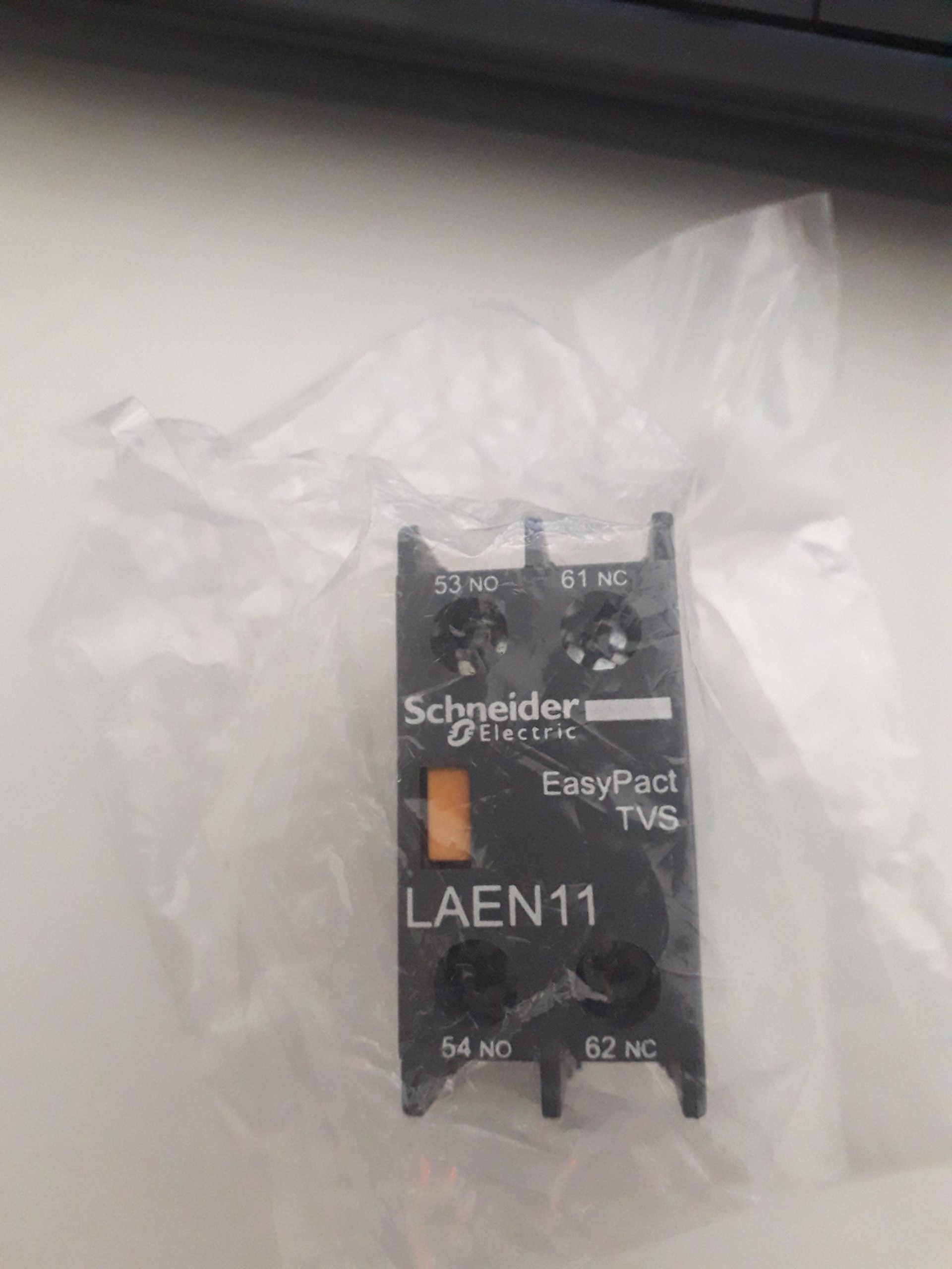 Tiếp điểm phụ laen11 1no-1nc dùng cho lc1e schneider
