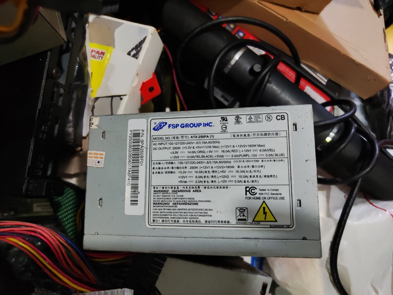 Nguồn công suất thực 250w 300w tháo máy cũ , không có dây vga 6 pin còn dùng tốt