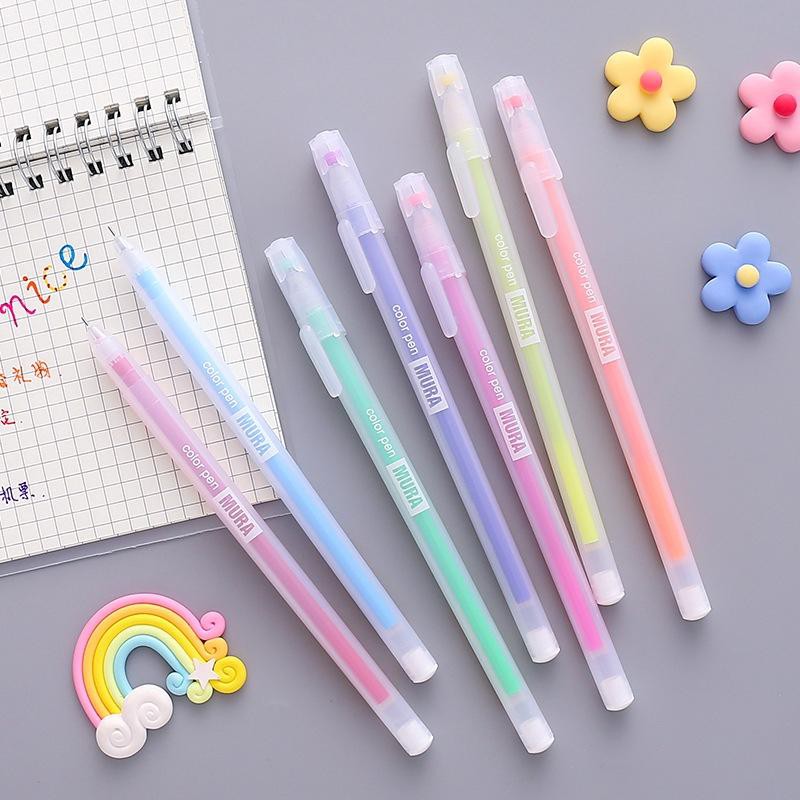 Bút gel màu dễ thương được sử dụng để ghi chú