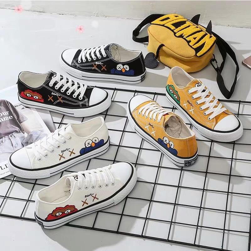 Giày sneaker nữ cổ thấp hình thú