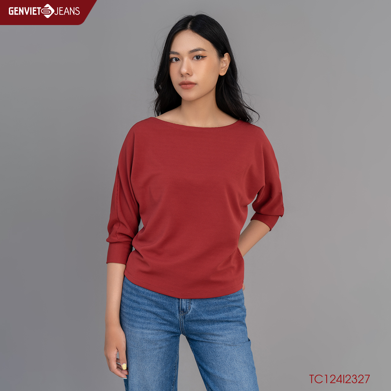 Áo len nữ genviet len mỏng dệt cánh rơi cổ thuyền tc124i2327