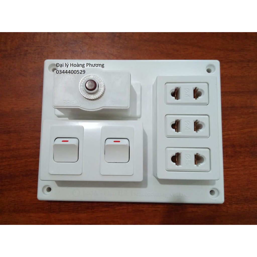 Bảng Điện Nổi 15A Có 3 Ổ Cắm 2 Công Tắc Lioa B-Cb15A2C