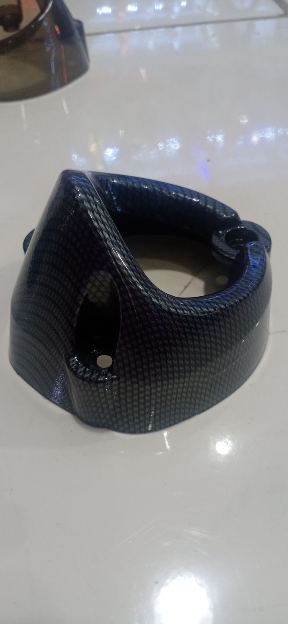 chụp đuôi pô carbon (exciter 150) + tặng kèm logo hình dán, sticker mắt mèo, ohlins, racing,..