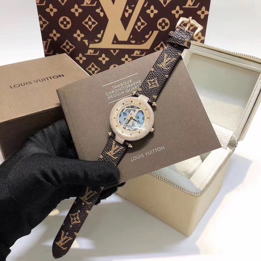 Ông lớn làng thời trang Louis Vuitton ra mắt mẫu đồng hồ thông minh độc  đáo, thời thượng
