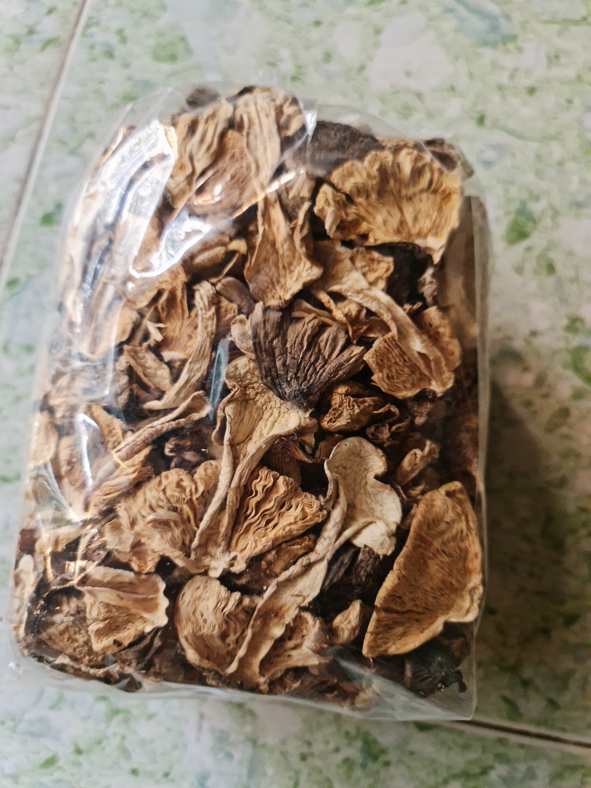 Nấm rơm khô 500g | Dried straw mushrooms 500G
