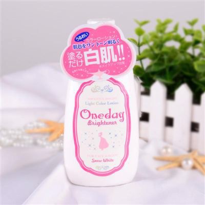 Dưỡng Thể Trắng Da Oneday Brightener 120ml Nhật Bản