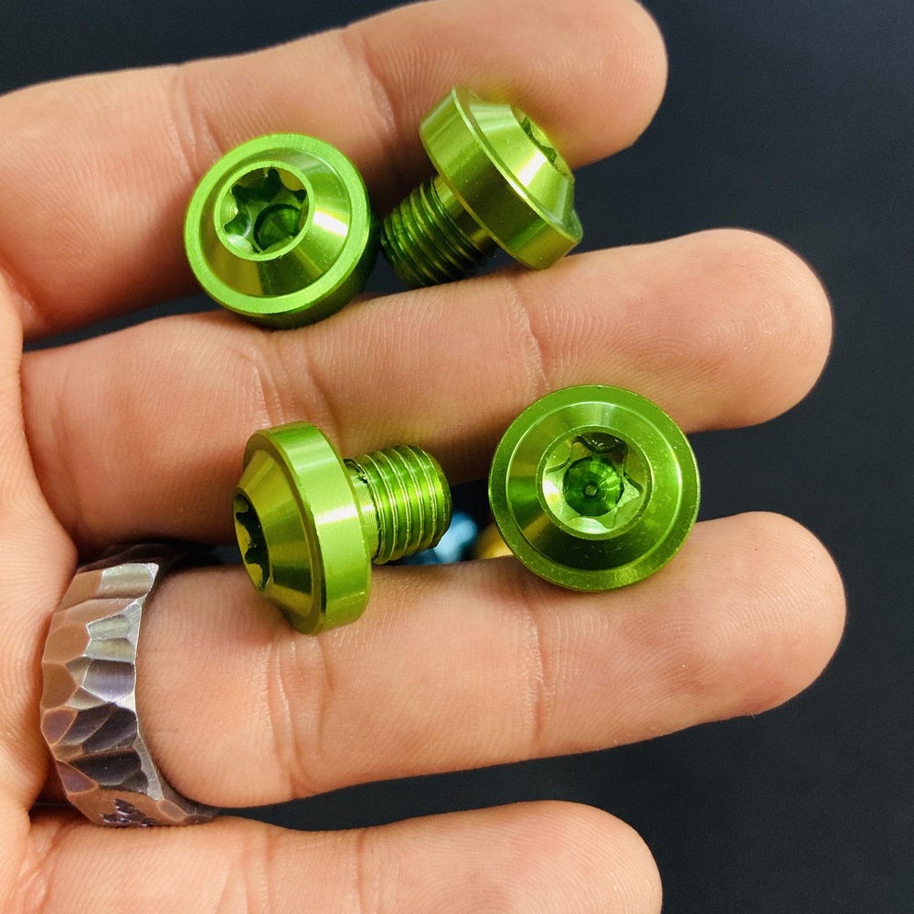 Ốc chân kiếng xe máy, ốc kiểu chụp lỗ kiếng xe máy bằng nhôm cnc ốc 10ly răng ngược