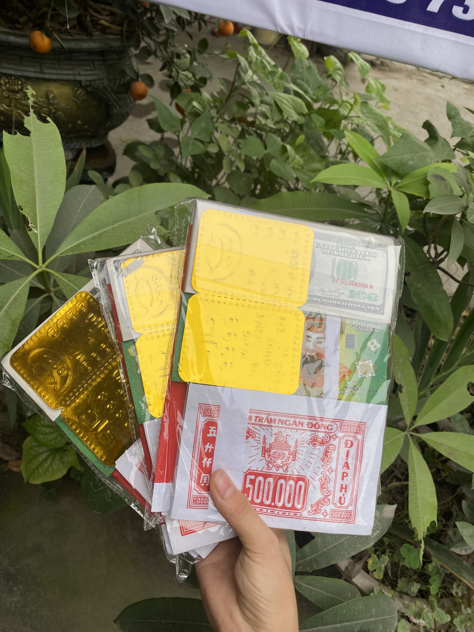 Lễ tiền vàng - tiền mã thờ cúng