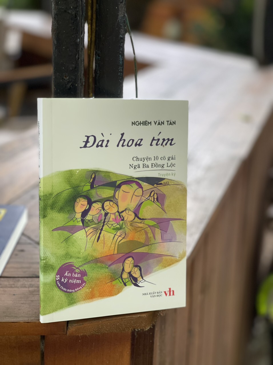 ĐÀI HOA TÍM – CHUYỆN 10 CÔ GÁI NGÃ BA ĐỒNG LỘC – Nghiêm Văn Tân - Tri Thức Trẻ Books - NXB Văn Học.