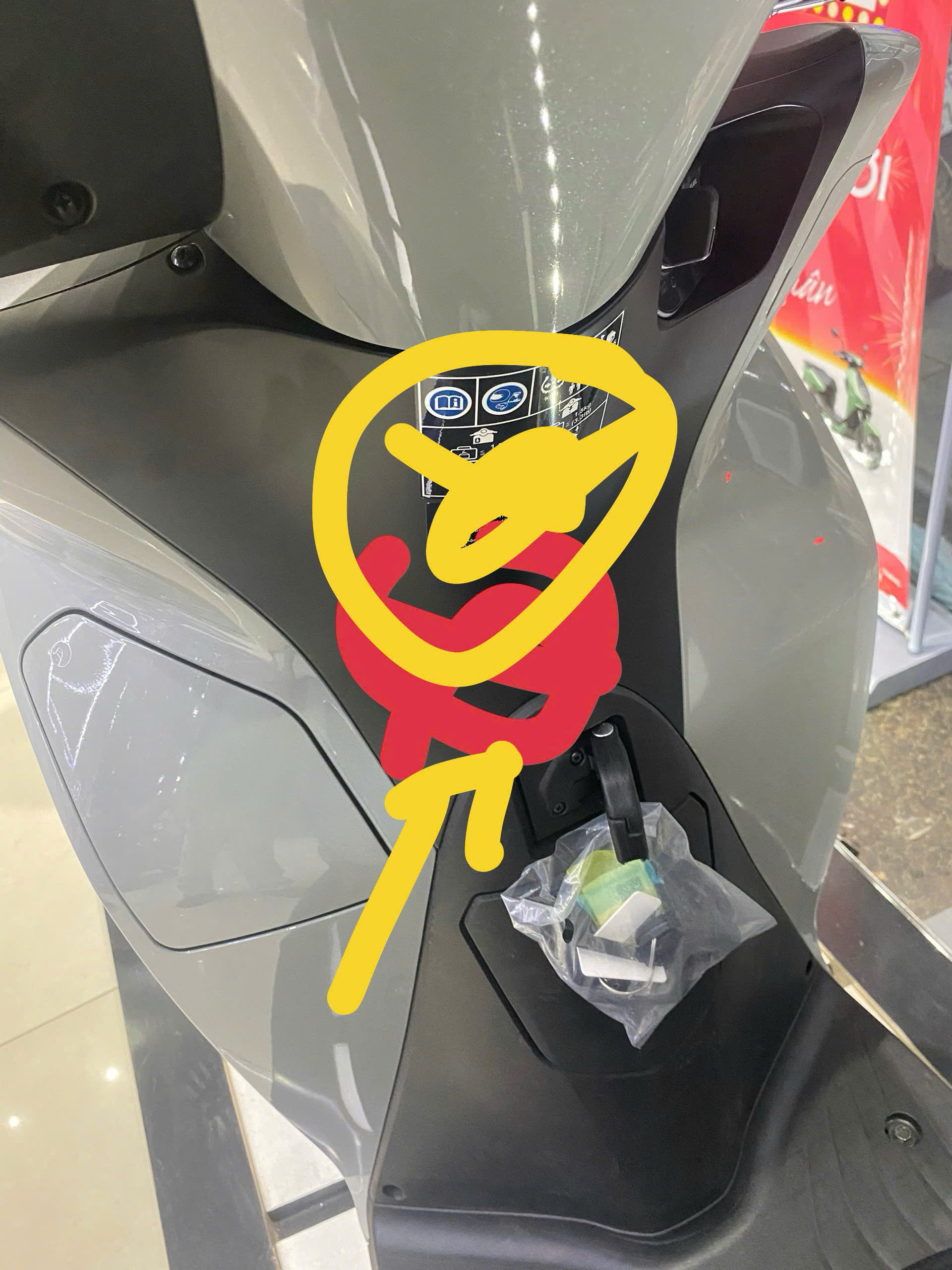 81134K0RAF0 ốp ổ khoá sh 2026 chính hãng ỐP TRONG DƯỚI sh 2026
