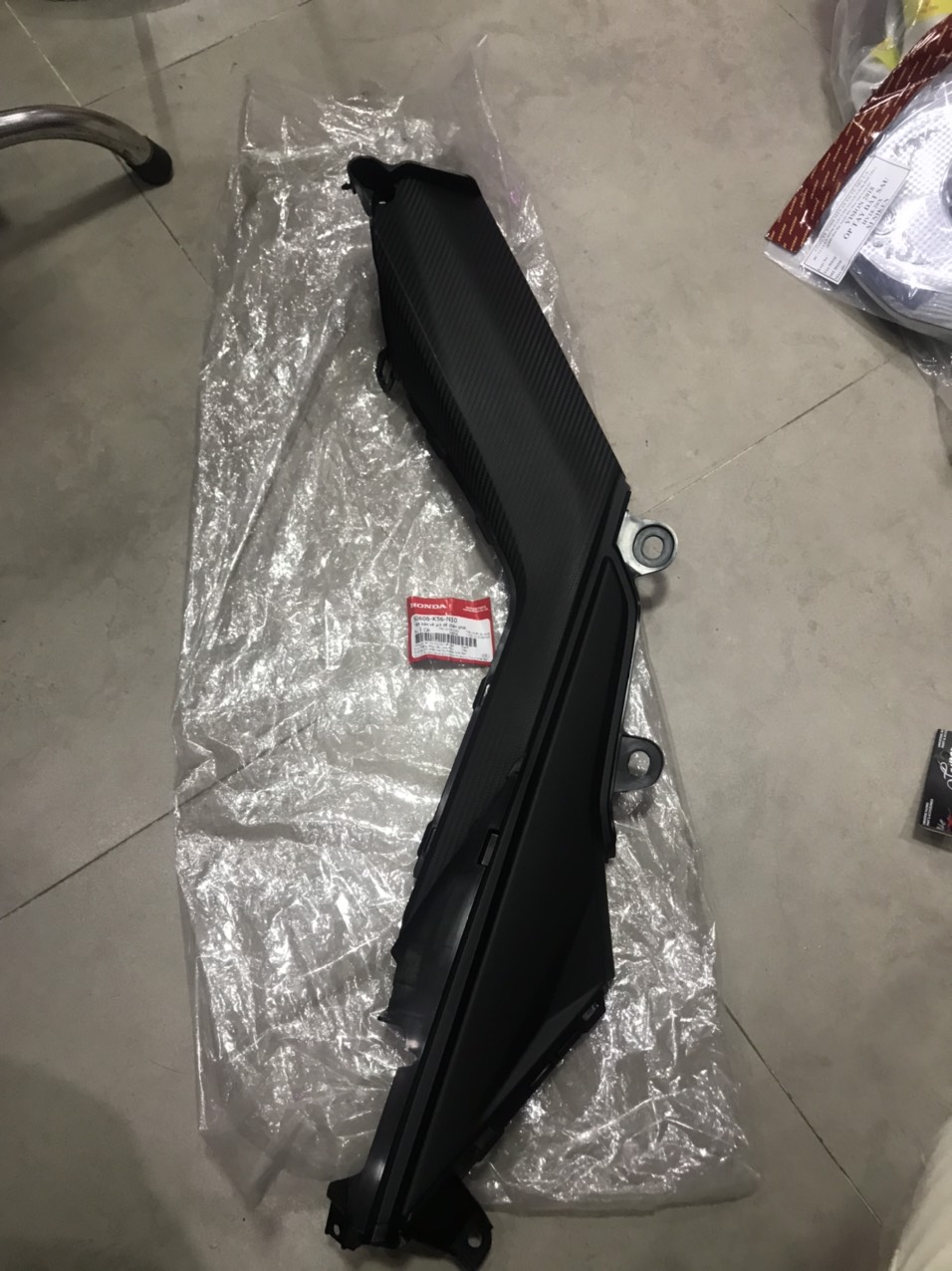 Ốp hông xe nhựa đen nhám xe Winner 150-hãng.