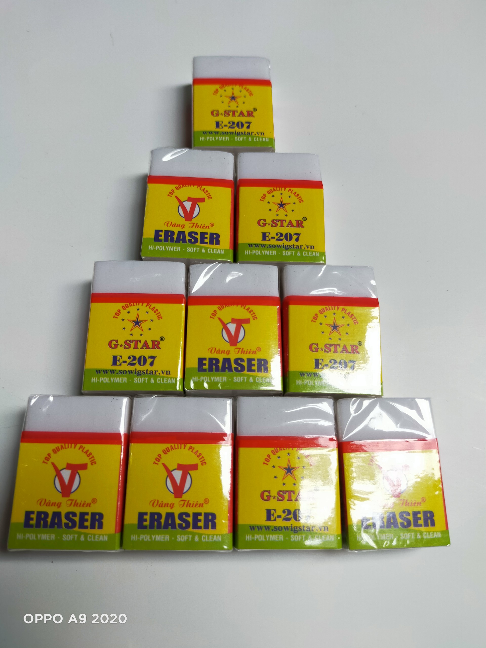 Hộp 30 cục gôm trắng/đen e-207 gstar