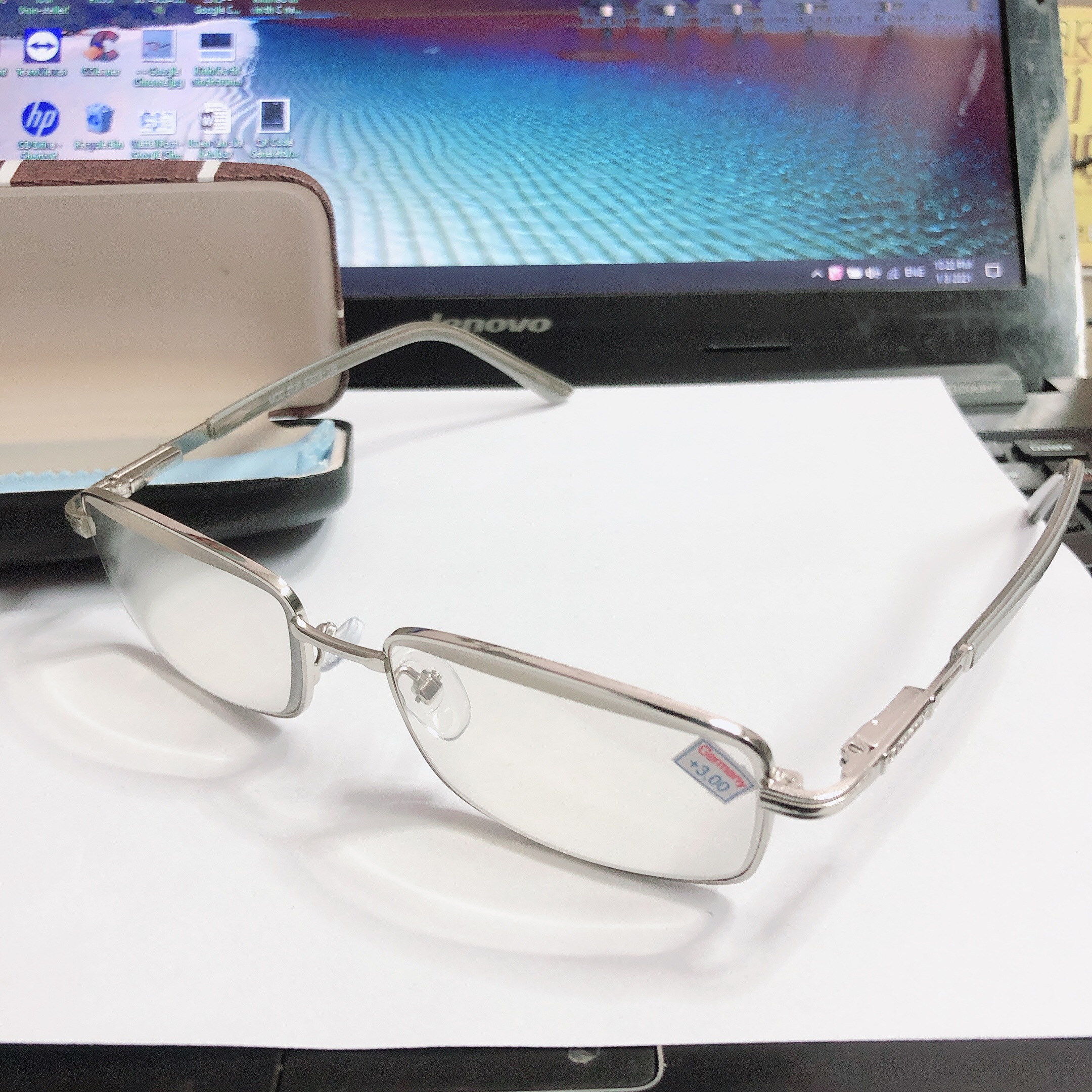 Kính lão thị TITANIUM đổi Màu chống tia cực tím mắt THỦY TINH CHỊU LỰC CỰC BỀN hàng Nhật cao cấp bảo hành 1 đổi 1 làm quà tặng cực sang