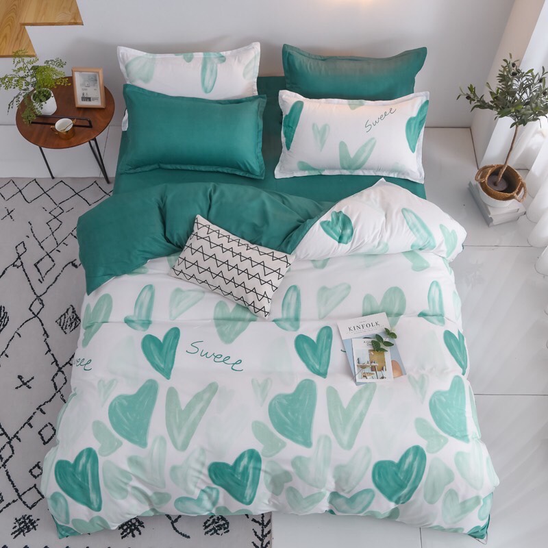 Bộ Chăn Ga Gối Poly Coton Trái Tim Màu Xanh, Mền Chần Bông Siêu Nhẹ, Vải Mềm Mịn, Không Xù, Chống Nhăn