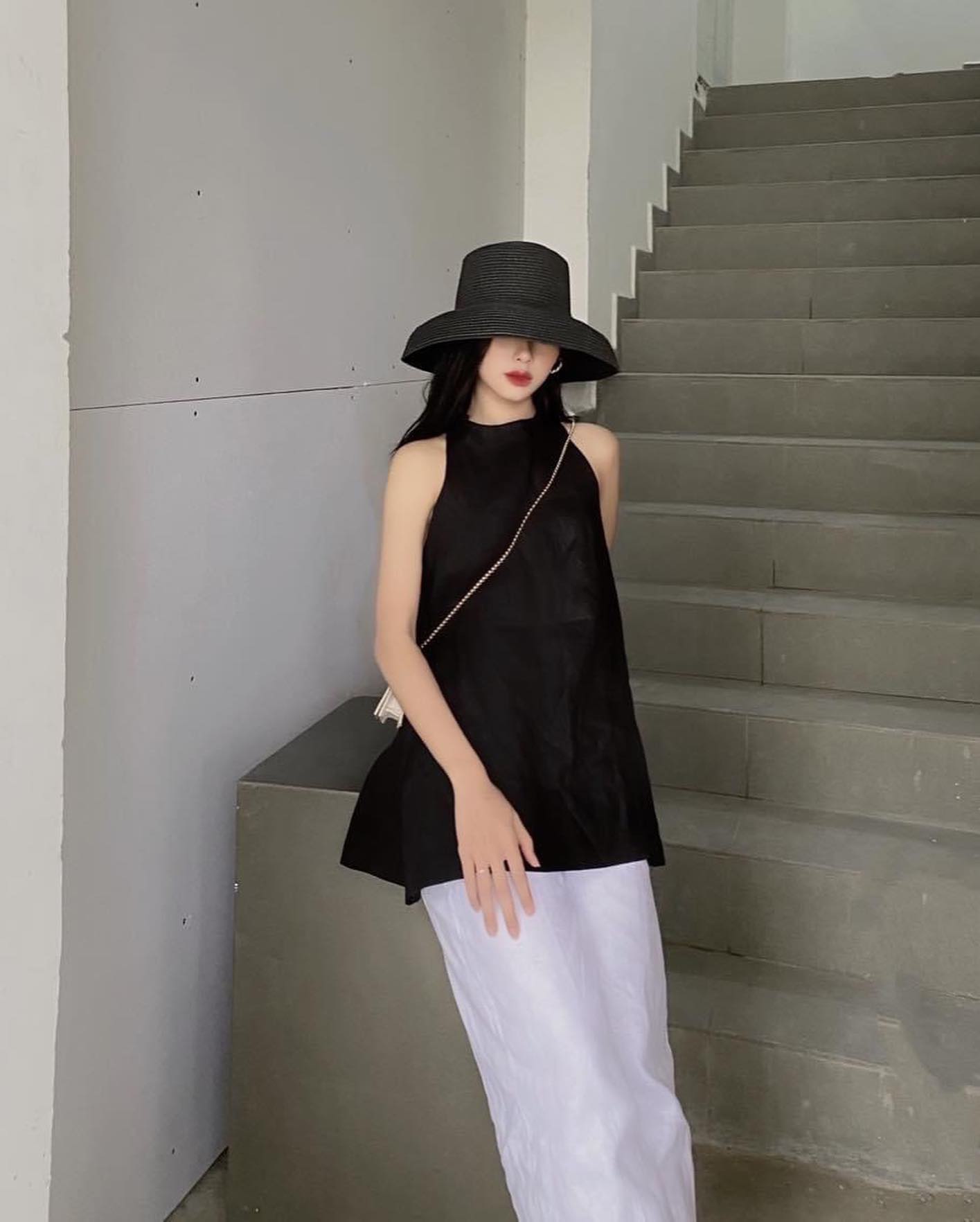 Áo yếm xẻ lưng bọc nút kèm hình thật