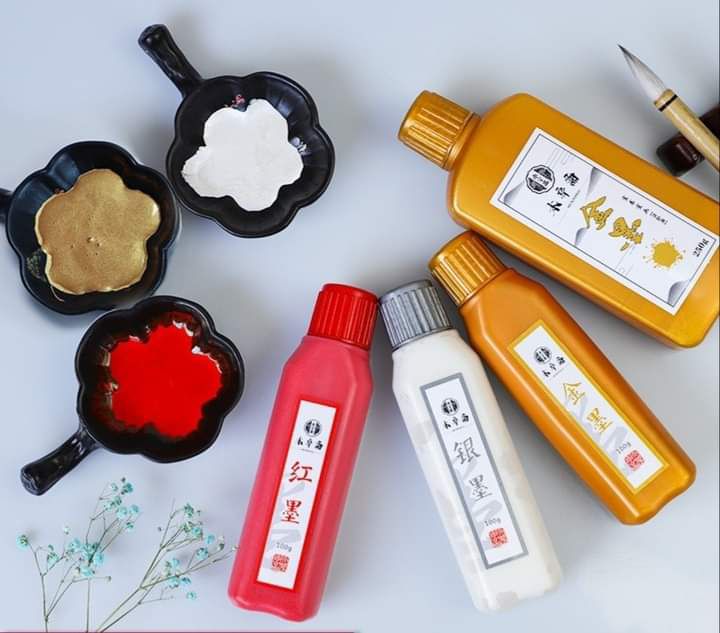 Mực nhũ vàng, mực đỏ, mực trắng.Chai 100ml ..gía 110k/1 chaiXuất xứ: Bắc KinhShip hàng toàn quốc
