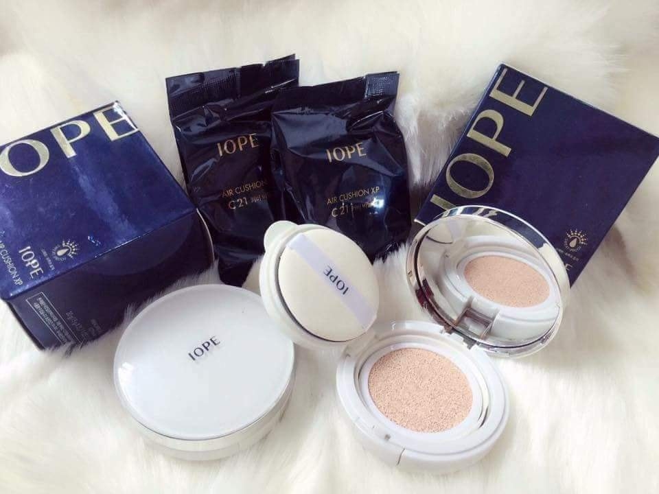 PHẤN NƯỚC IOPE TẶNG KÈM LÕI SƠ CUA