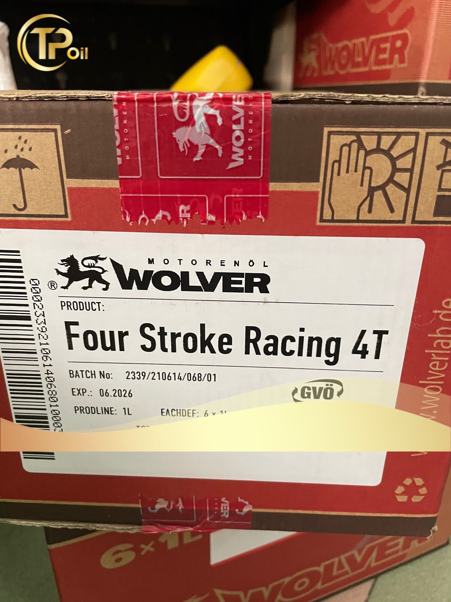 Thùng 6 chai nhớt wolver racing 4t tổng hợp 10w40