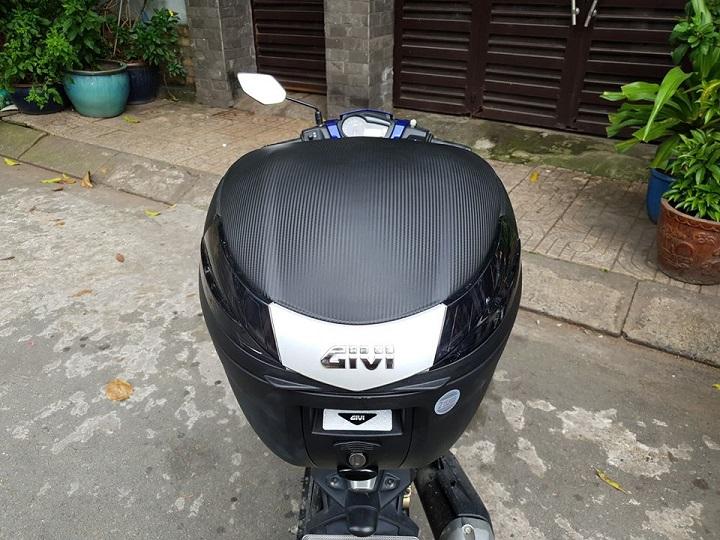 Thùng sau xe máy givi b34nt viền xám tặng kèm đế mp60n