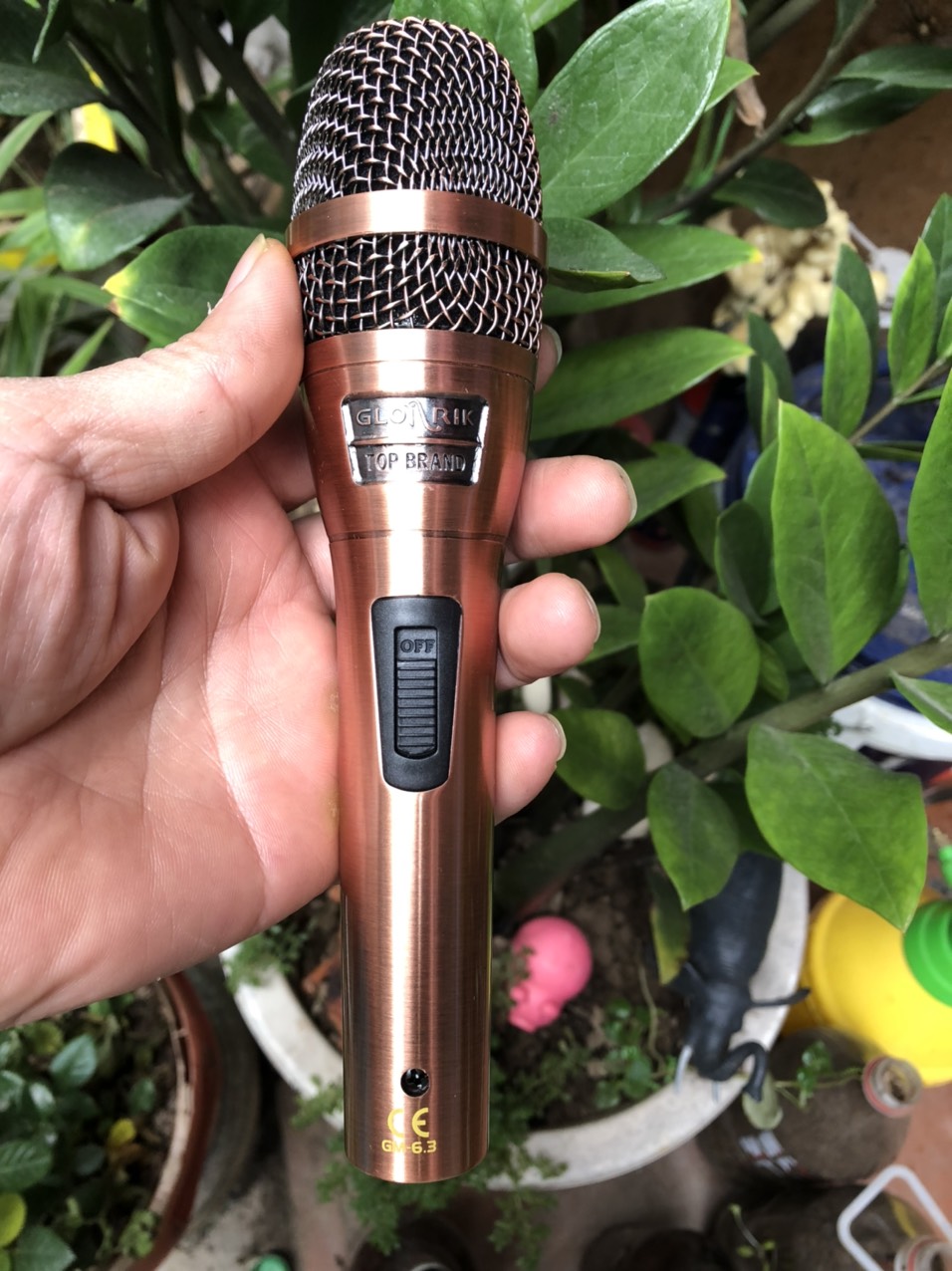Micro có dây cao cấp GLONRIK GM-6.2 - Hàng nhập NGUYÊN CHIẾC đẹp về kiểu dáng chất lượng âm thanh chuyên nghiệp, rõ ràng êm đềm, ngọt ngào bắt âm cực chuẩn, có thiết kế chức năng cổ chống hú hiệu quả