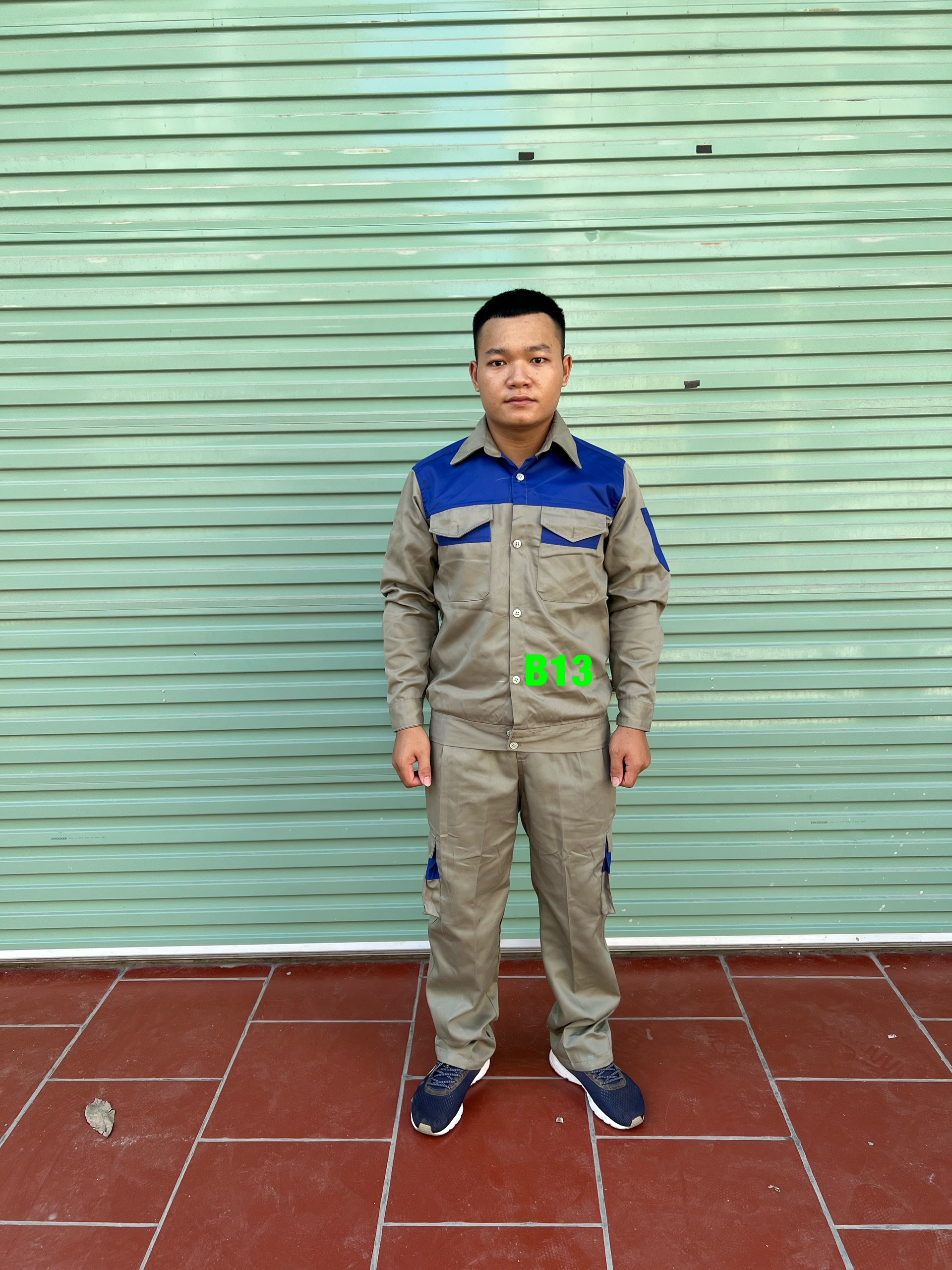 Quần áo lao động màu ghi đậm phối xanh dương