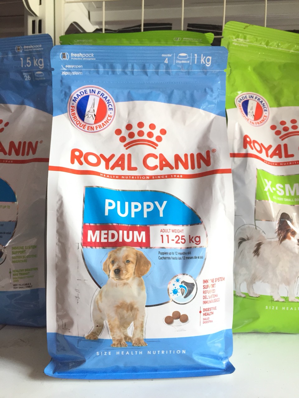 Thức ăn cho chó Royal Canin MEDIUM PUPPY 4kg Thức ăn cho chó con dưới 1 năm tuổi giống cỡ vừa